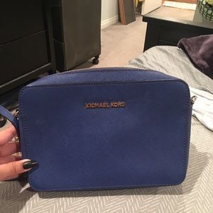Crossbody Micheal Kors purse